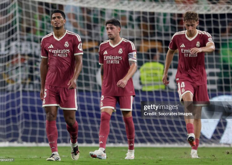 (L-R) Jude Bellingham of Real Madrid, Federico Valverde of Real Madrid, Dean Huijsen of Real Madrid disappointed during the LaLiga EA Sports match between Real Betis v Real Madrid (Photo by Eric Verhoeven/Soccrates/Getty Images)