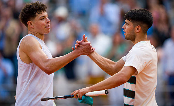 PARIS, FRANCE - JUNE 01: Carlos Alcaraz (R) of Spain comes to the net to greet Ben Shelton of United States after victory during the Men's Singles Fourth Round match on Day Eight of the 2025 French Open at Roland Garros on June 01, 2025 in Paris, France. (Photo by Andy Cheung/Getty Images)