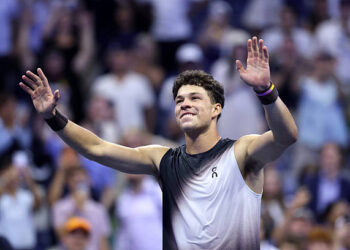 NEW YORK, NEW YORK - SEPTEMBER 08: Ben Shelton of the United States celebrates match point against Carlos Alcaraz of Spain during their Men's Singles Quarterfinal match on Day Ten of the 2026 US Open at USTA Billie Jean King National Tennis Center on September 08, 2026 in the Flushing neighborhood of the Queens borough of New York City. (Photo by Julian Finney/Getty Images)