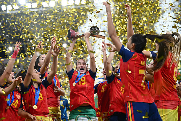 LODZ, POLAND - SEPTEMBER 27: Alba Cerrato of Spain celebrates with the FIFA U20 Women's World Cup trophy after the team's victory in the FIFA U20 Womens World Cup Final between Spain and DPR Korea at Stadion Miejski LKS Lodz on September 27, 2026 in Lodz, Poland. (Photo by Mateusz Slodkowski - FIFA/FIFA via Getty Images)