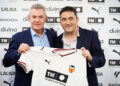 VALENCIA, SPAIN - SEPTEMBER 28: Javier Aguirre and Braulio Vazquez, Sporting Director of Valencia CF, pose with a Valencia CF shirt during his official presentation as new head coach of Valencia CF at Estadio Mestalla on September 28, 2026 in Valencia, Spain. (Photo by Manuel Queimadelos/Quality Sport Images/Getty Images)