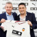 VALENCIA, SPAIN - SEPTEMBER 28: Javier Aguirre and Braulio Vazquez, Sporting Director of Valencia CF, pose with a Valencia CF shirt during his official presentation as new head coach of Valencia CF at Estadio Mestalla on September 28, 2026 in Valencia, Spain. (Photo by Manuel Queimadelos/Quality Sport Images/Getty Images)