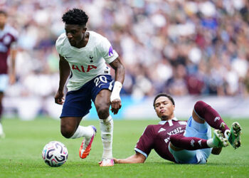 Mohammed Kudus of Tottenham Hotspur competes with George Hemmings of Aston Villa during the Premier League match between Tottenham Hotspur and Aston Villa at Tottenham Hotspur Stadium in London, United Kingdom, on September 19, 2026. (Photo by Harvey Murphy/News Images/NurPhoto via Getty Images)