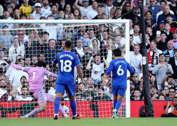 Lisandro Martinez of Manchester United scores an own goal and Fulham's first goal during the Premier League 2026/27 match between Fulham and Manchester United at Craven Cottage on September 20, 2026 in London, England. (Photo by Justin Setterfield/Getty Images)
