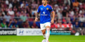 Lisandro Martinez of Manchester United is seen in action during the UEFA Champions League 2026/27 League Phase MD2 match between Atletico de Madrid and Manchester United (Photo by Gokhan Taner/PS Images/MB Media/Getty Images)