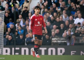 Lisandro Martinez of Manchester United leaves the pitch after receiving a red card during the Premier League 2026/27 match between Chelsea FC and Manchester United (Photo by Ash Donelon/Manchester United via Getty Images)