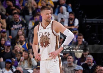 Kristaps Porzingis #7 of the Golden State Warriors looks on during the game against the Sacramento Kings (Photo by Rocky Widner/NBAE via Getty Images)