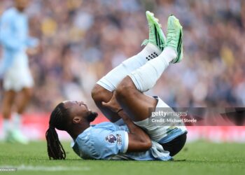 Antoine Semenyo of Manchester City holds his leg after picking up an injury during the Premier League 2026/27 match between Manchester City and Ipswich Town (Photo by Michael Steele/Getty Images)