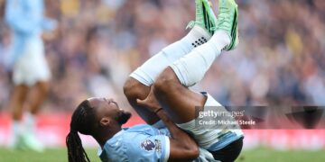 Antoine Semenyo of Manchester City holds his leg after picking up an injury during the Premier League 2026/27 match between Manchester City and Ipswich Town (Photo by Michael Steele/Getty Images)
