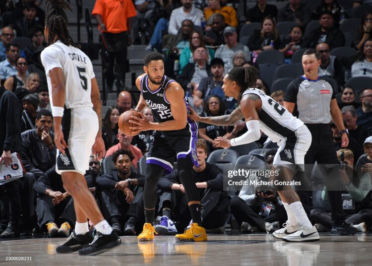 Ben Simmons #25 of the Sacramento Kings  looks to pass the ball during the game against the San Antonio Spurs during a 2026 NBA Preseason game (Photos by Michael Gonzales/NBAE via Getty Images)