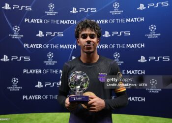 Lamine Yamal of FC Barcelona poses for a photo with the PlayStation Player of the Match award after the team's victory in the UEFA Champions League 2026/27 League Phase MD2 match between Galatasaray and FC Barcelona (Photo by Ahmad Mora - UEFA/UEFA via Getty Images)