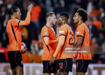 Netherlands' forward #09 Joshua Zirkzee (R) celebrates scoring his team's second goal with teammates during the UEFA Nations League football Group A2 match between the Netherlands and Serbia (Photo by Koen van Weel / ANP / AFP via Getty Images) / Netherlands OUT
