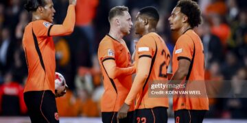 Netherlands' forward #09 Joshua Zirkzee (R) celebrates scoring his team's second goal with teammates during the UEFA Nations League football Group A2 match between the Netherlands and Serbia (Photo by Koen van Weel / ANP / AFP via Getty Images) / Netherlands OUT