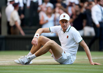 LONDON, ENGLAND - JULY 12: Jannik Sinner of Italy celebrates winning championship point against Alexander Zverev of Germany during their Gentlemen's Singles final match on day fourteen of The Championships Wimbledon 2026 at All England Lawn Tennis and Croquet Club on July 12, 2026 in London, England. (Photo by Clive Brunskill/Getty Images)