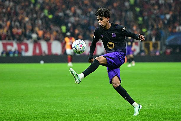 Barcelona's Spanish forward #10 Lamine Yamal controls the ball during the UEFA Champions League, league phase matchday 2, football match between Galatasaray and Barcelona at the Ali Sami Yen Sports Complex in Istanbul on October 13, 2026. (Photo by YASIN AKGUL / AFP via Getty Images)