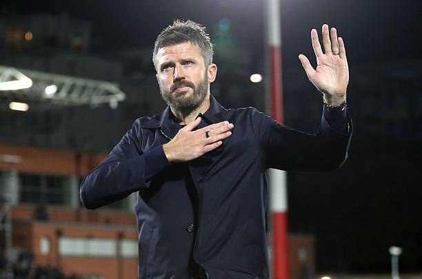 COMO, ITALY - OCTOBER 21: Michael Carrick, Manager of Manchester United, reacts towards the fans after the team's defeat in the UEFA Champions League 2026/27 League Phase MD3 match between Como 1907 and Manchester United at Giuseppe Sinigaglia Stadium on October 21, 2026 in Como, Italy. (Photo by Marco Luzzani/Getty Images)