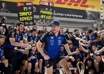 Race winner Max Verstappen of the Netherlands and Oracle Red Bull Racing and the Oracle Red Bull Racing team celebrate during the F1 Grand Prix of Singapore at Marina Bay Street Circuit on October 11, 2026 in Singapore, Singapore. (Photo by Sam Bagnall/Sutton Images)